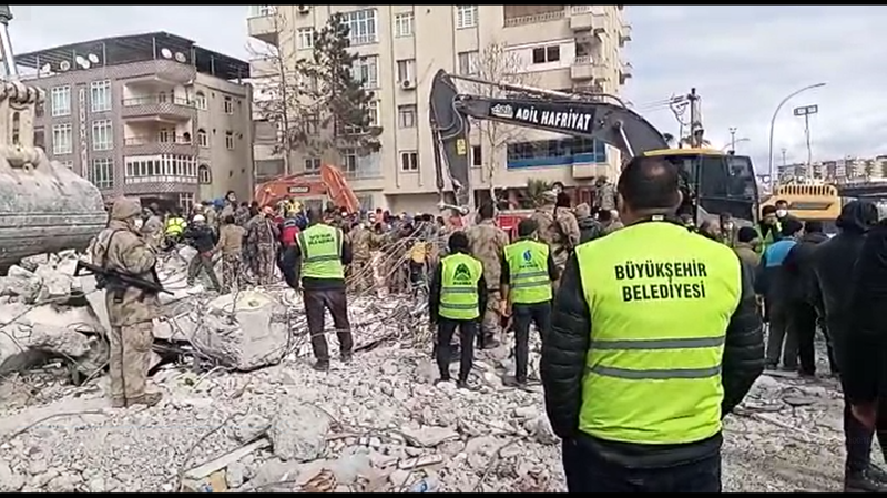 Urfa’da 6 kişi enkazda bulundu!